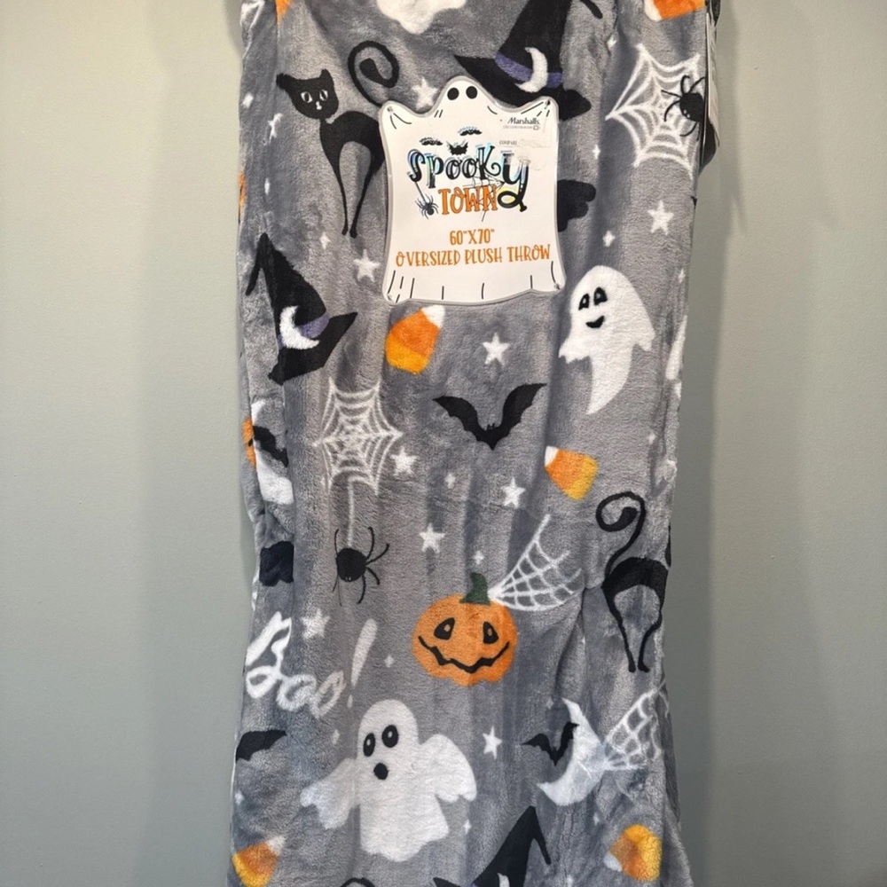 spooky town 60x70 oversized plush throw blanket halloween pumpkins ghosts